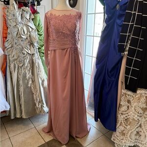 Rose  Lace unique Sleeve Gown